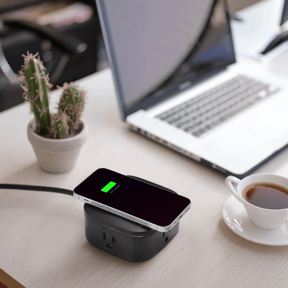 Station de recharge sans fil de bureau Globe à 2 prises avec parasurtenseur, 3 ports USB et cordon 6 Pi (78353) - Jack Righteous